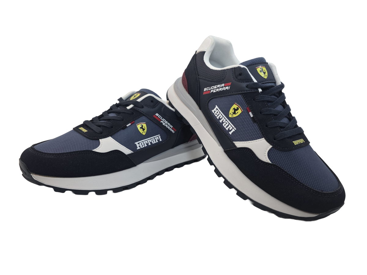 Scarpe Ferrari colore Blu Navy, sneaker in tessuto e pelle con loghi Ferrari e suola bianca.